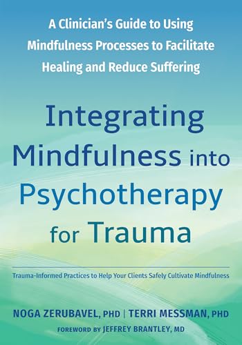 کاور کتاب Integrating Mindfulness into Psychotherapy for Trauma: A Clinician's Guide to Using Mindfulness Processes to Facilitate Healing and Reduce Suffering