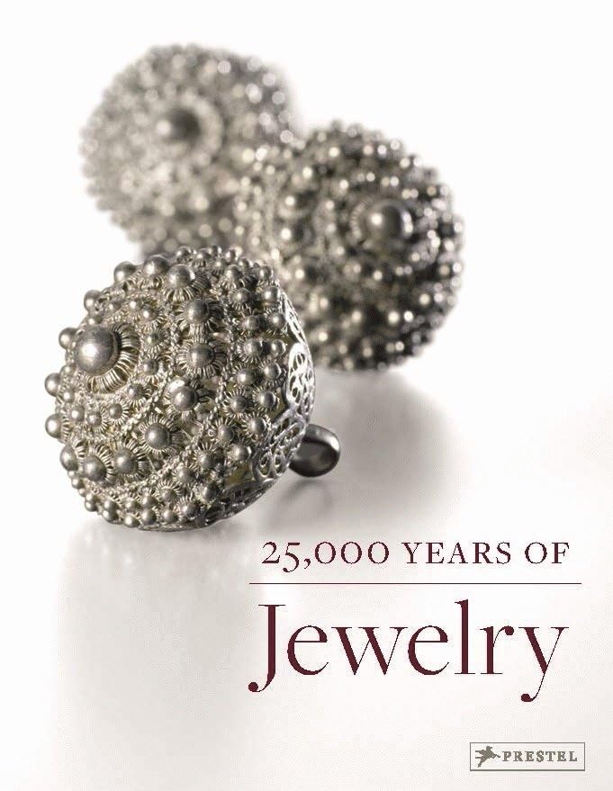 کاور کتاب 1,000 Years of Jewelry