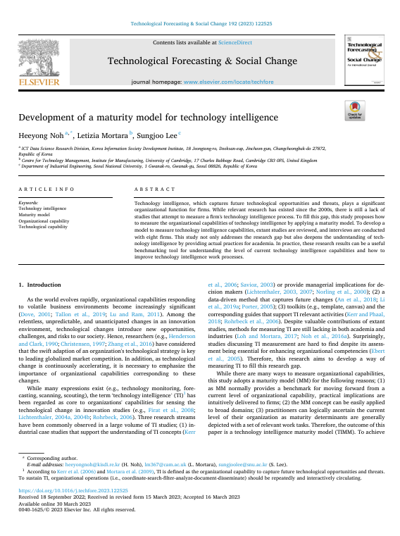 کاور کتاب A review on machine learning methods in the development of artificial intelligence in banking: A comprehensive assessment